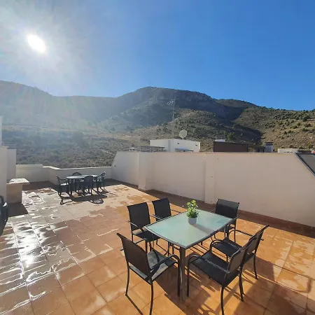 Cubo's Benalvistas Urban Love & 2 Free Parking Apartment *