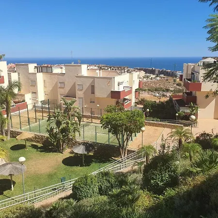 Cubo's Benalvistas Urban Love & 2 Free Parking Apartment *