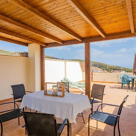 Apartment Cubo's Benalvistas Urban Love & 2 Free Parking *