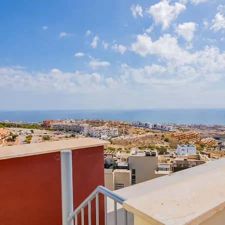 Apartment Cubo's Benalvistas Urban Love & 2 Free Parking *