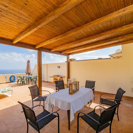 Cubo's Benalvistas Urban Love & 2 Free Parking Apartment *